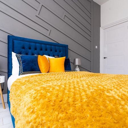 ULTRA LAVISH APARTMENT SLEEPS 4 GUEST COMFY, NETFLIX, 1 x Double Bed , 2 x Single Beds Glasgow Exterior foto
