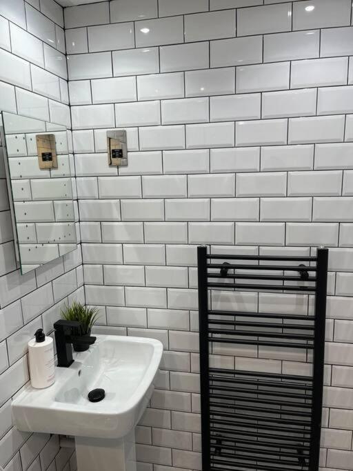 ULTRA LAVISH APARTMENT SLEEPS 4 GUEST COMFY, NETFLIX, 1 x Double Bed , 2 x Single Beds Glasgow Exterior foto