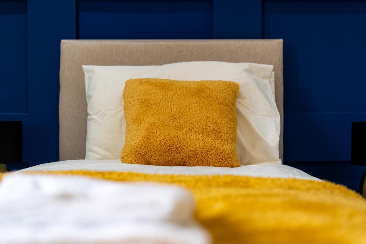 ULTRA LAVISH APARTMENT SLEEPS 4 GUEST COMFY, NETFLIX, 1 x Double Bed , 2 x Single Beds Glasgow Exterior foto
