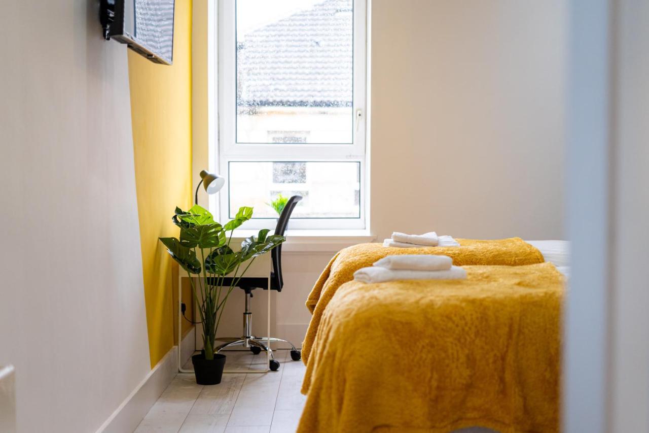 ULTRA LAVISH APARTMENT SLEEPS 4 GUEST COMFY, NETFLIX, 1 x Double Bed , 2 x Single Beds Glasgow Exterior foto