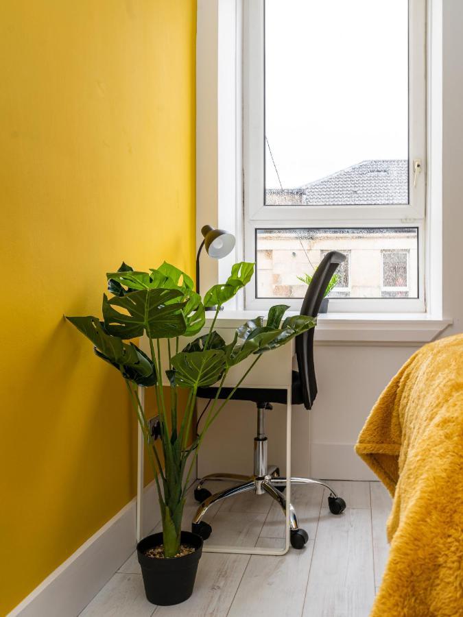 ULTRA LAVISH APARTMENT SLEEPS 4 GUEST COMFY, NETFLIX, 1 x Double Bed , 2 x Single Beds Glasgow Exterior foto